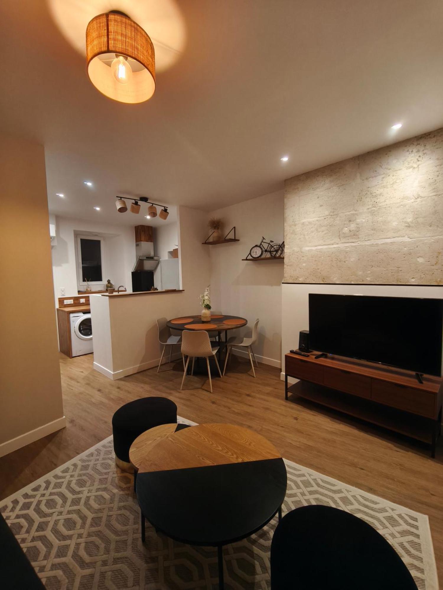 Appartement Centre Ville Historique Avec Terrasse Et Climatise Perigueux Bagian luar foto